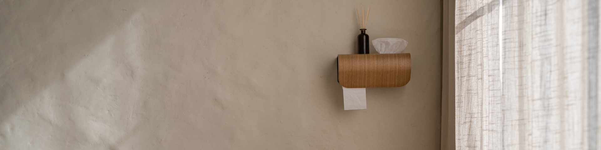 CAPTAIN wooden wall-mounted toilet roll holder w/ wet wipes dispenser