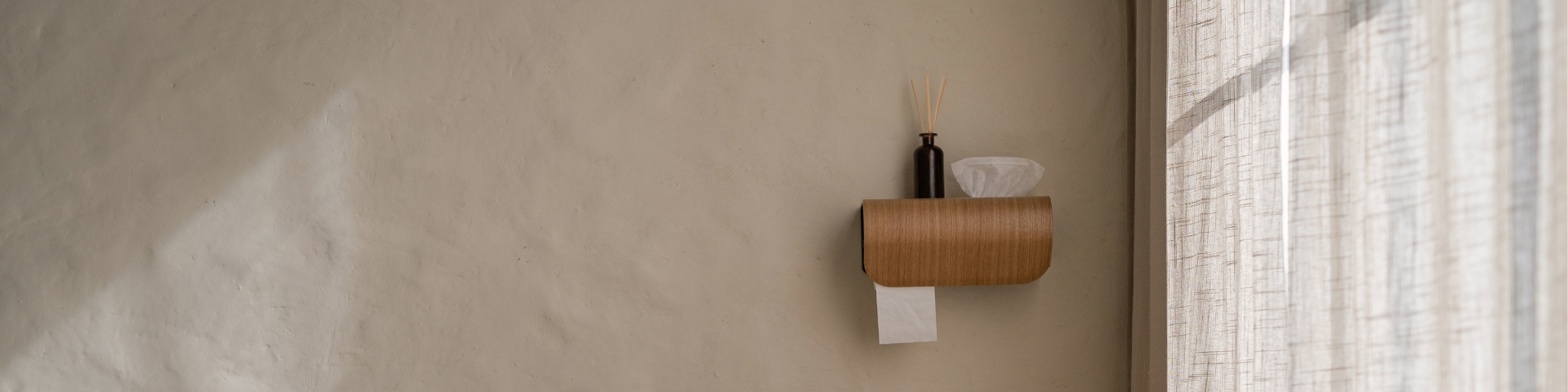 CAPTAIN wall-mounted toilet roll and wet-wipes holder with built-in shelf—streamlined wooden design mounted by sleek metal bracket for tidy bathrooms.