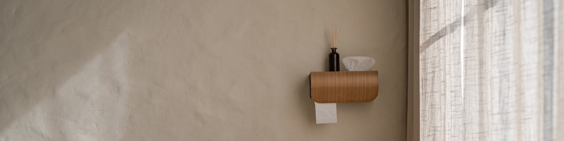 CAPTAIN wooden toilet roll holder 